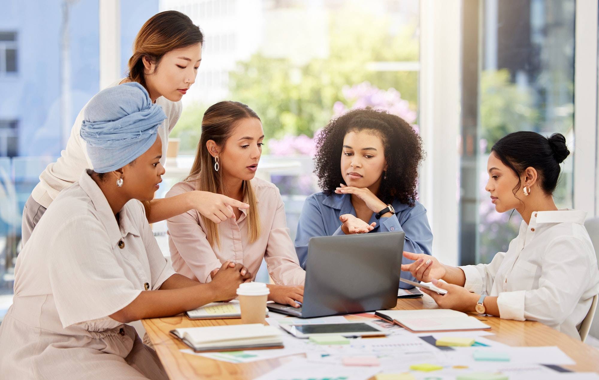 Social media marketing Sharjah team planning content